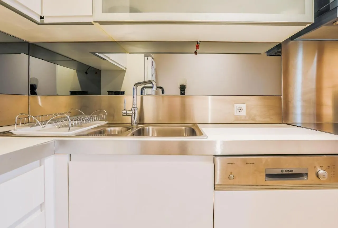 Fully Furnished Flat With Security In Atasehir Apartman Isztambul Törökország