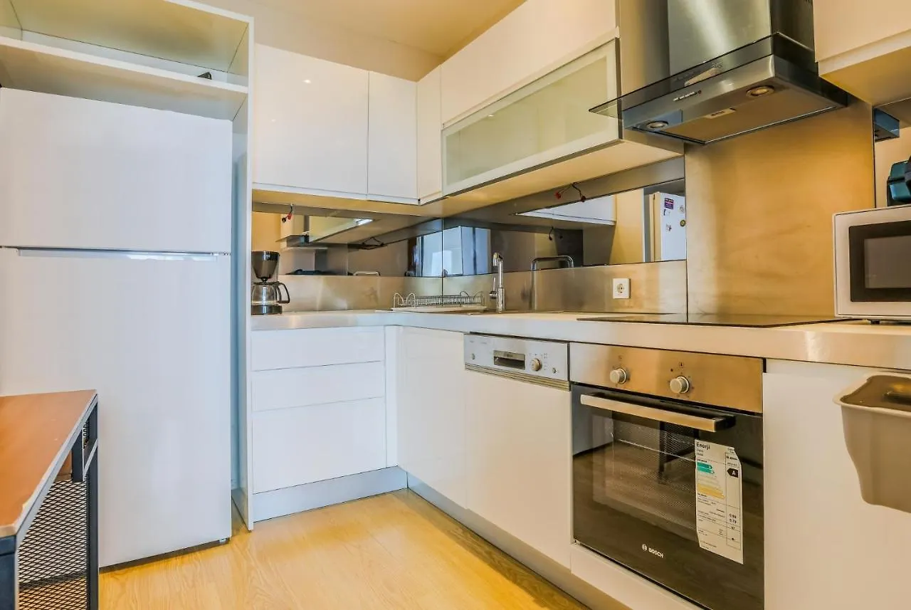 Fully Furnished Flat With Security In Atasehir Apartman Isztambul 0*,